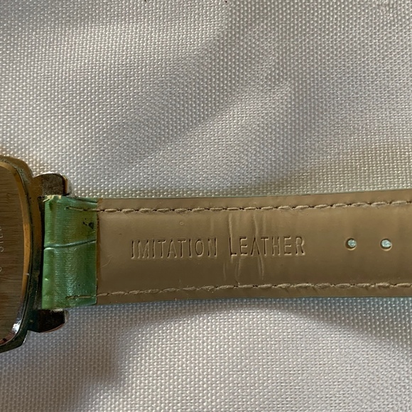 Working Green Pearlescent Watch with Brand New Battery! - Picture 9 of 9